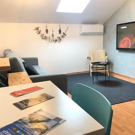 Old Court Vandrarhem Koper