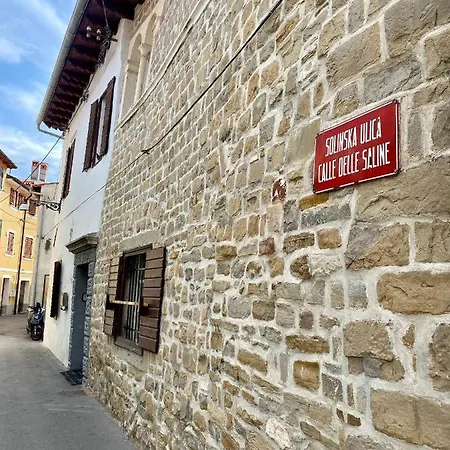 Old Court Koper