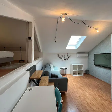 Hostel Old Court Koper
