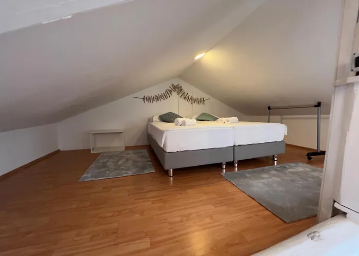 Old Court ホステル *